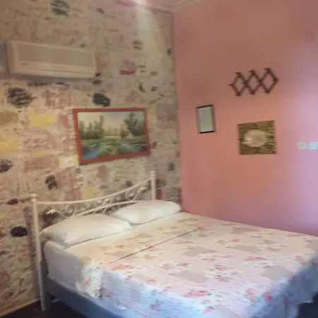 Cunda Zehra Teyzenin Evi Hotel 2*
