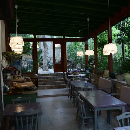 Hotel Cunda Zehra Teyzenin Evi 2*
